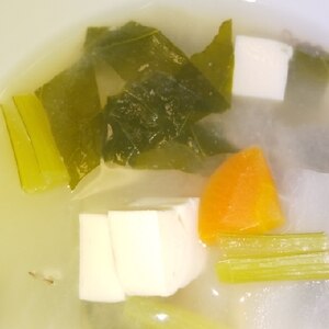 豆腐と人参と小松菜の味噌汁
